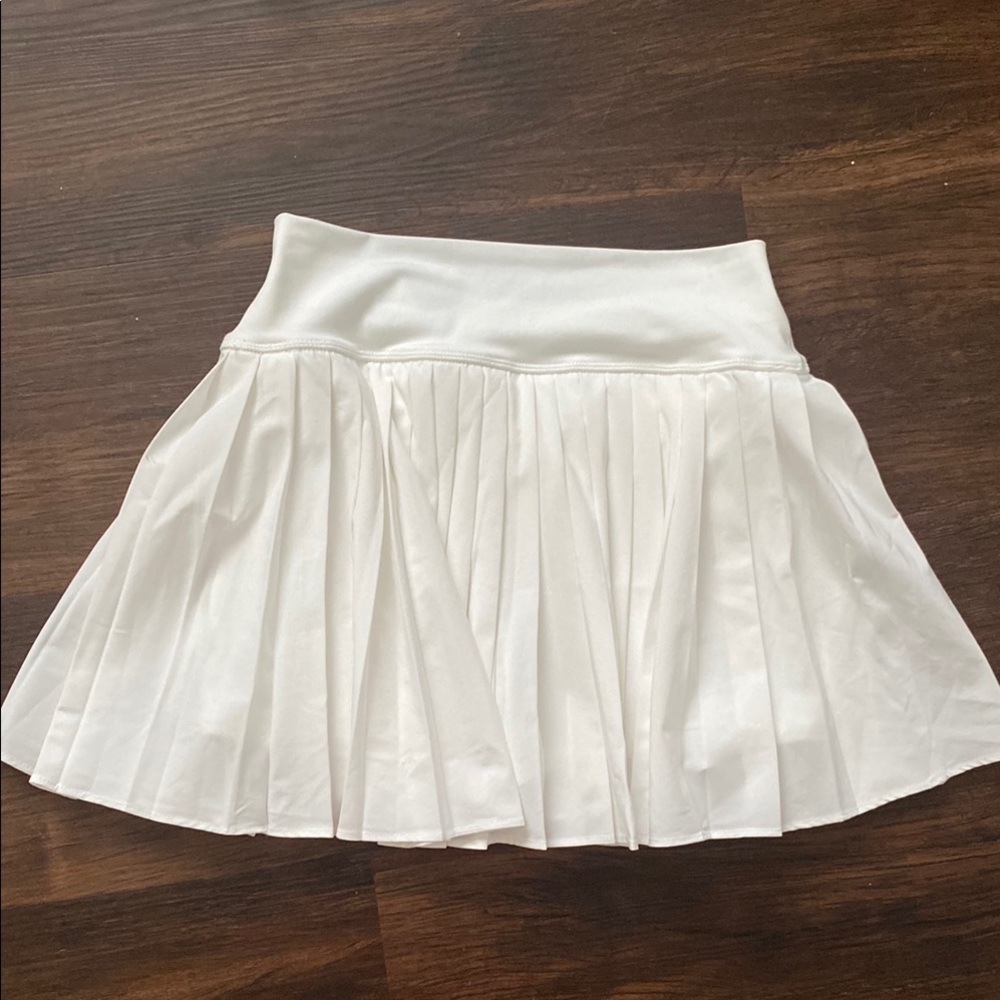 OFFLINE By Aerie Real Me Pleated Flowy Short - White - Picture 3 of 3